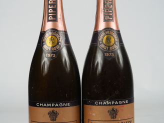 Vente aux enchères 2 BOUTEILLES CHAMPAGNE PIPER HEIDSIECK BRUT ROSE - 1973 - 1 ELA