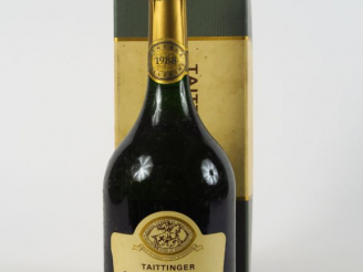 Vente aux enchères 1 BOUTEILLE CHAMPAGNE TAITTINGER COMTES DE CHAMPAGNE - 1988 - COFFRET
