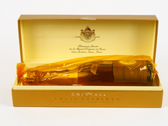 Vente aux enchères 1 BOUTEILLE CHAMPAGNE CRISTAL ROEDERER - 1990 - COFFRET