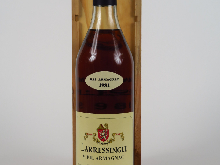 1 BOUTEILLE BAS ARMAGNAC LARRESSINGLE 'VIEIL ARMAGNAC' - 1981 - COFFRE