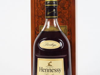 Vente aux enchères 1 BOUTEILLE COGNAC HENNESSY 'PRIVILEGE' VSOP - COFFRET