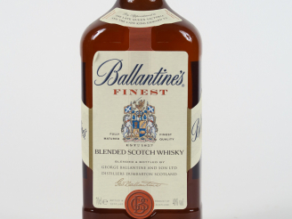 Vente aux enchères 1 BOUTEILLE WHISKY BALLANTINES