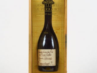 Vente aux enchères 1 BOUTEILLE (50 cl) GRANDE EAU DE VIE DE PRUNE 'RESERVE SPECIALE' DIST