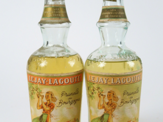 Vente aux enchères 2 VIEILLES BOUTEILLES (37,5 cl) PRUNELLE DE BOURGOGNE LEJAY LAGOUTE