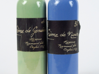 Vente aux enchères 2 FLACONS RAMOND   FILS : 1 CREME DE GENIEVRE 40°/1 CREME DE NOIX 30°