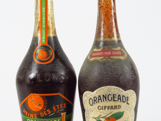 Vente aux enchères 2 VIEILLES BOUTEILLES ORANGEADE : 1 GIFFARD - 1 REINE DES ETES LONGY
