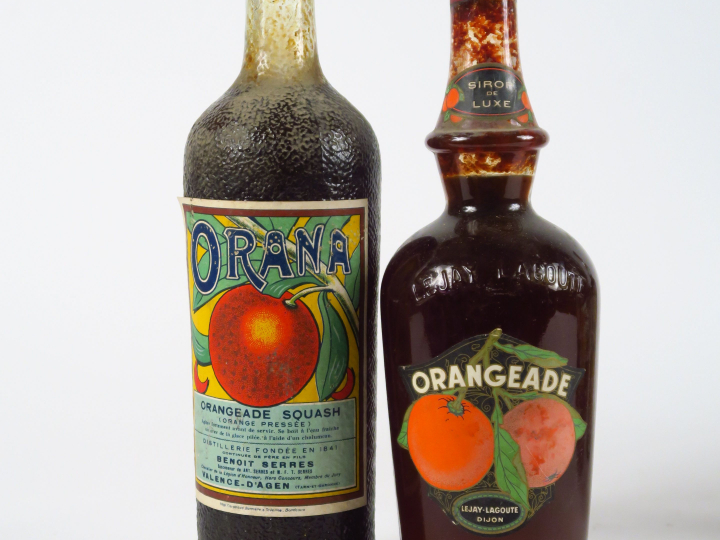 2 VIEILLES BOUTEILLES ORANGEADE : 1 ORANA BENOIT SERRES - 1 JEJAY LAGO