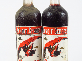 Vente aux enchères 2 VIEILLES BOUTEILLES SIROP DE GRENADINE BENOIT SERRES