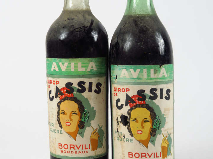 2 VIEILLES BOUTEILLES (1 l) SIROP DE CASSIS AVILA