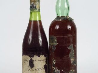 Vente aux enchères 2 VIEILLES BOUTEILLES VINS DOUX NATURELS