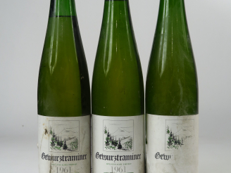Vente aux enchères 3 BOUTEILLES GEWURZTRAMINER SAVOUR CLUB - 1961 - 1 à 2 CM/1 à 3,5 CM/1