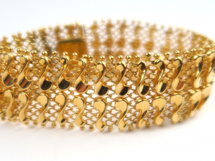  Bracelet maille souple en or. Poids : 38 g ac