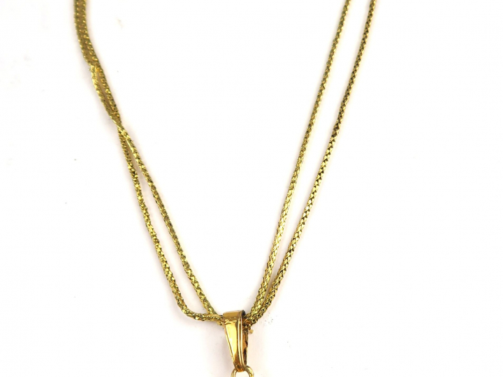 Pendentif porte photo en or, avec sa chaine double en or. Poids tel : 