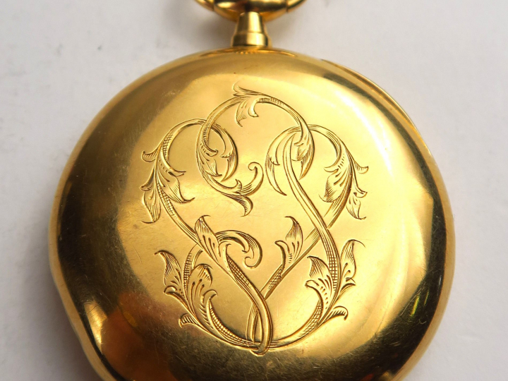 LIP. Montre chronomètre en or. Poids tel sans la vitre : 78,36 g