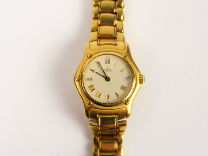 EBEL. Montre de femme en or, avec son écrin et son certificat. Poids :