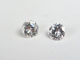 Vente aux enchères 2 diamants sur papier de 0,57 carat (H, VS2) et 0,63 carat (I VVS1)  (