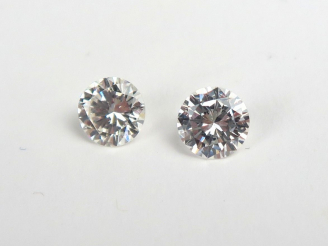 Vente aux enchères 2 diamants sur papier de 0,58 carat (I VVS1) et 0,60 carat (G, VVS2) (