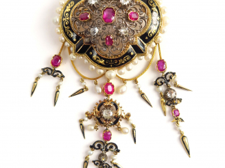 Vente aux enchères Broche Napoléon III en or, émail, rubis, diamants et perles. Poids tel
