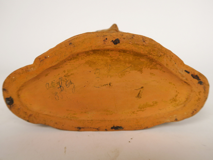 Fanny ROZET "Jeunne bretonne" Sculpture en terre cuite.  Signée.  H. 2