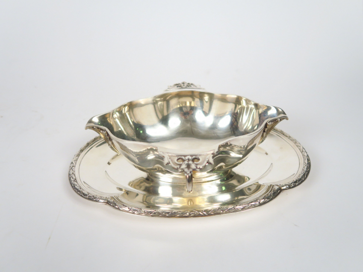 CARDEILHAC. Saucière de style Louis XVI en argent, poinçon Minerve, à 