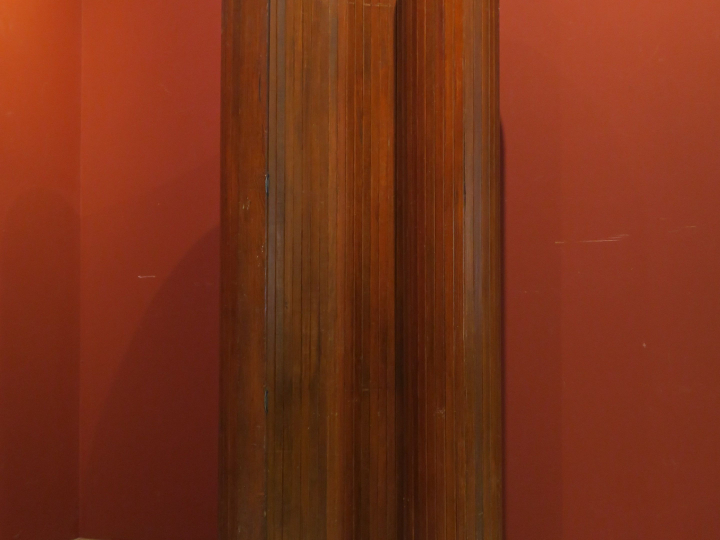 DUREMAIL. Paravent en bois articulé. Atelier Sicre à Toulouse. H. 180 