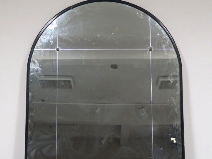 FAURE. Miroir de salle à manger, cadre en bois noirci. 172 x 136 cm