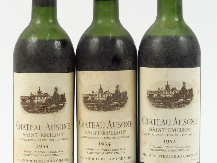 3 BOUTEILLES CHÂTEAU AUSONE ST EMILION - 1954 - BEP/BTLS/1 CAPS CORROD