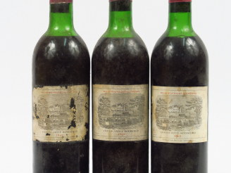 Vente aux enchères 3 BOUTEILLES CHÂTEAU LAFITE ROTHSCHILD 1er GCC PAUILLAC - 1969 - 1 HEP