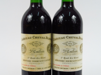 Vente aux enchères 2 BOUTEILLES CHÂTEAU CHEVAL BLANC 1er GCC ST EMILION - 1974