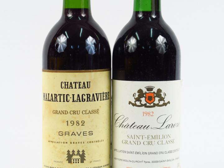 2 BOUTEILLES de 1982 : 1 CHÂTEAU MALARTIC LAGRAVIERE GCC GRAVES  - 1 C