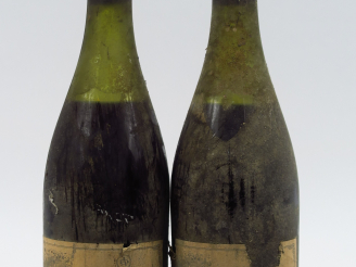 Vente aux enchères 2 BOUTEILLES CHAMBOLLE MUSIGNY DAILLY ANNEES 40/50 - 7 CM/BS/EA/1 CAPS