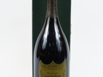 Vente aux enchères 1 BOUTEILLE CHAMPAGNE DOM PERIGNON - 1988 - COFFRET