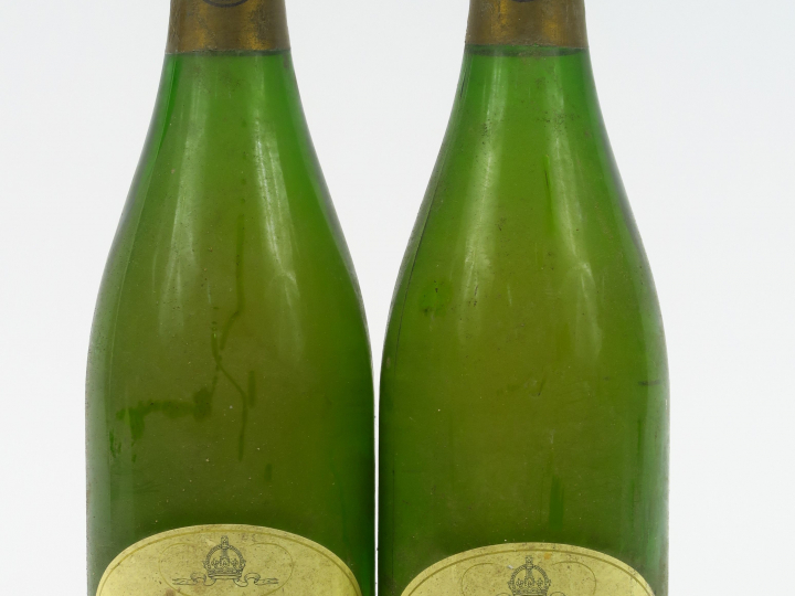 2 BOUTEILLES COTEAUX CHAMPENOIS MOET   CHANDON 