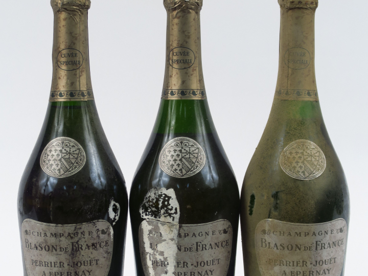 3 BOUTEILLES CHAMPAGNE PERRIER JOUET 'BLASON DE France' - 1 à 0,5 CM S