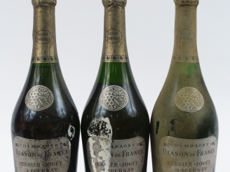 Vente aux enchères 3 BOUTEILLES CHAMPAGNE PERRIER JOUET 'BLASON DE France' - 1 à 0,5 CM S