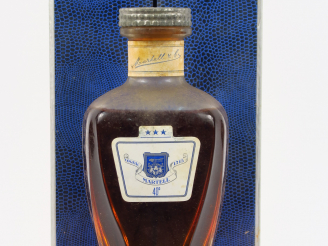 Vente aux enchères 1 VIEILLE BOUTEILLE COGNAC MARTELL ETIQUETTE BLEUE - COFFRET