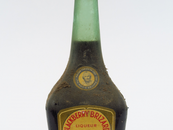 1 VIEILLE BOUTEILLE BLACKBERRY BRIZARD LIQUEUR - BS