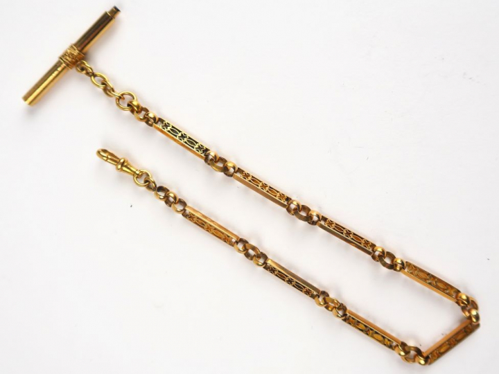 Giletière en or ajouré avec son remontoir. Poids tel : 23,17 g