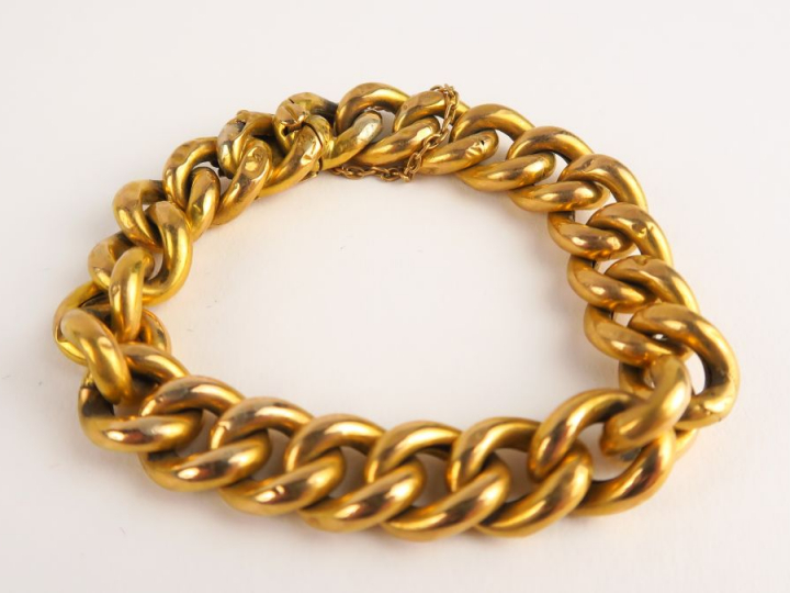 Bracelet en or, maille gourmette (enfoncements). Poids : 17,11 g