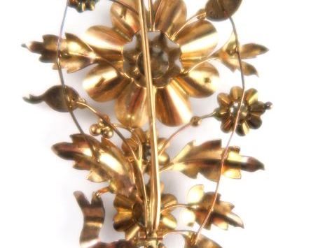 Broche Napoélon III en forme de branchage fleuri, serti de roses. Poid