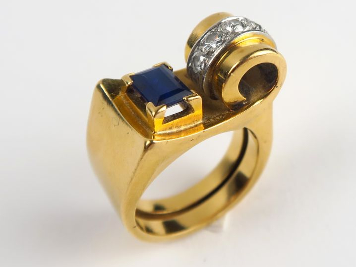 Bague Art Déco en or jaune, ornée d'une ligne de diamants et d'un saph