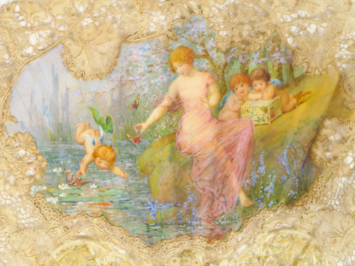 	Eventail de style Louis XVI en ivoire ajouré et dentelle, orné d’une 