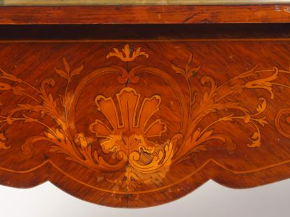 Table de salon Napoléon III de style Louis XV en marqueterie, à décor 