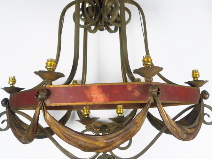 Lustre et paire d'appliques assorties de style Louis XV, en fer forgé 