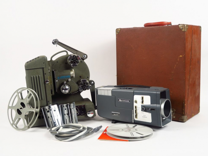 HEURTIER. Projecteur tri films avec ses trois couloirs, sa malllette. 