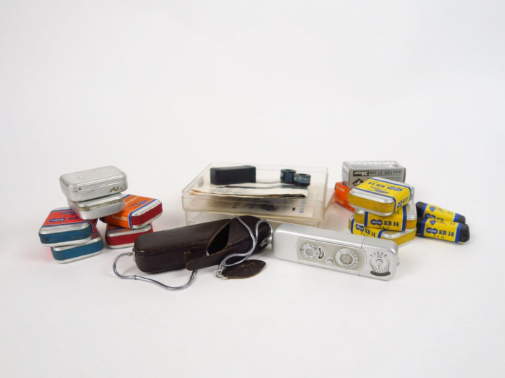MINOX. Modèle B chromé avec étui, flash et documentation. Boite crista