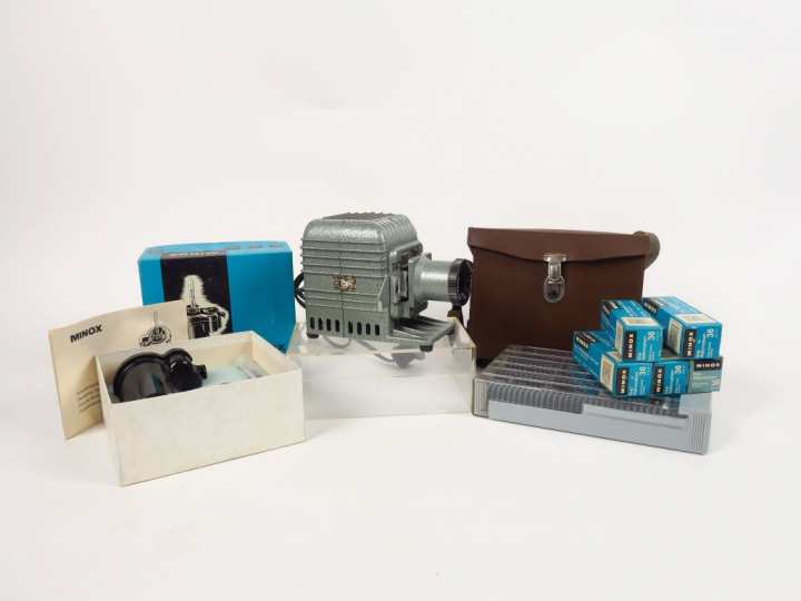 MINOX. Accessoires divers. Petite lanterne Will Wetzlar avec malette, 