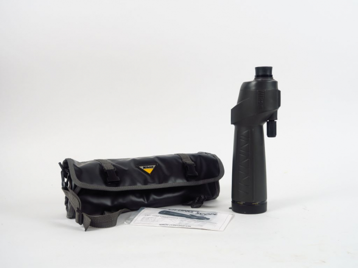 NIKON. Spotting Scope 20 x. Revêtement caoutchouc. Notice et sac trans