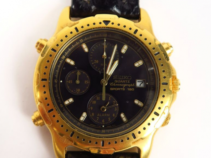 SEIKO. Montre à quartz chronographe, bracelet en cuir