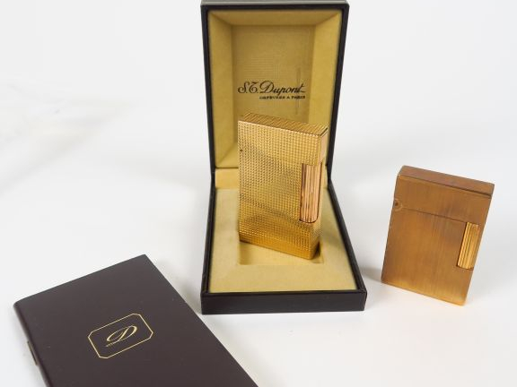 DUPONT. Deux briquets, dont un dans son écrin avec son certificat